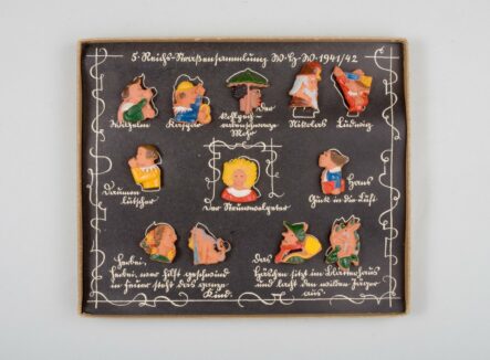 Anstecknadelset des Winterhilfswerks, 1941/42